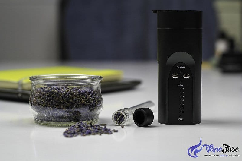 arizer-black-solo-with-glass-stem-and-lavender