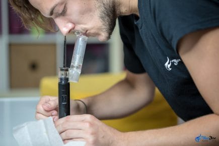 Dr Dabber Boost – Black Edition in use