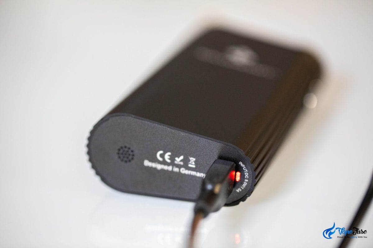 Wolkenkraft FX+ Vaporizer on the charger
