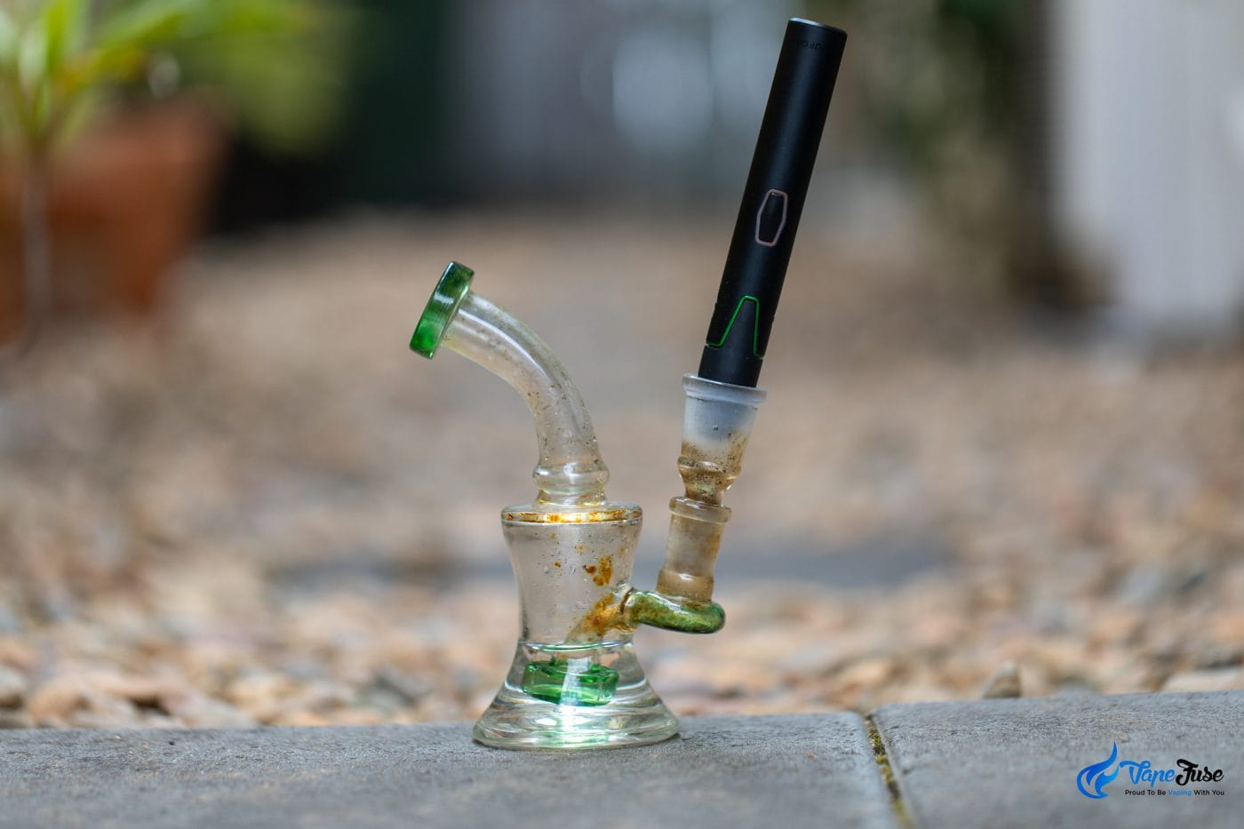 VleaF Go on demand portable vaporizer with water pipe